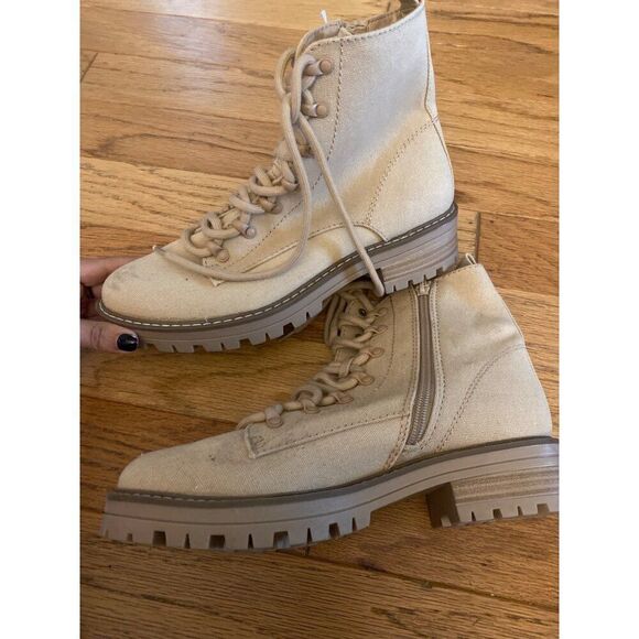 NWOT Universal Thread Women's Beige Canvas Combat Boots Lace-Up & Side Zipper 9 - Picture 4 of 8